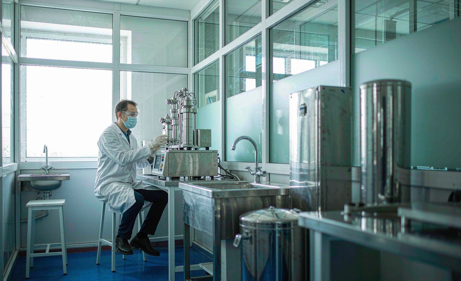 Analytical laboratory HPLC testing